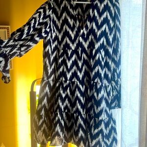Size L long sleeve navy/white chevron style print dress.